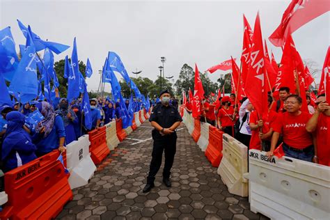 The 2015 Sarawak State Election: A Battle Between Barisan Nasional and Pakatan Rakyat Amidst Calls for Autonomy and Greater Indigenous Rights