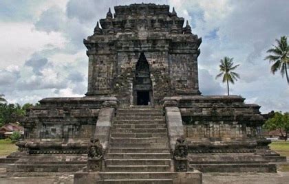 The Founding of the Tarumanegara Kingdom: A Fusion of Hindu-Buddhist Beliefs and Emerging Political Power in 3rd Century Java