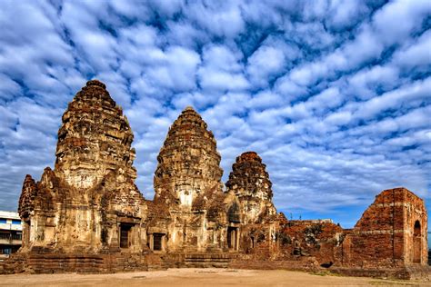 The Khmer Empire's Sack of Lopburi; A Glimpse into 9th-Century Power Struggles and Cultural Exchange