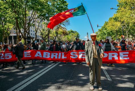 The Pernambuco Revolt: A Clash Between Sugar and Freedom - An Uprising Against Portuguese Colonial Rule Driven by Religious Differences and Social Inequality